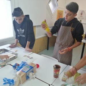 foto UEC fent esmorzar