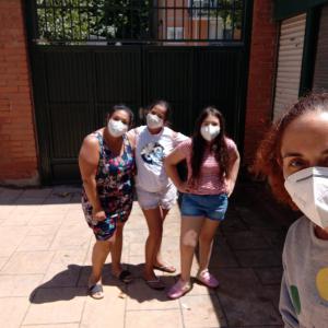 foto paula amb una família postconfinament